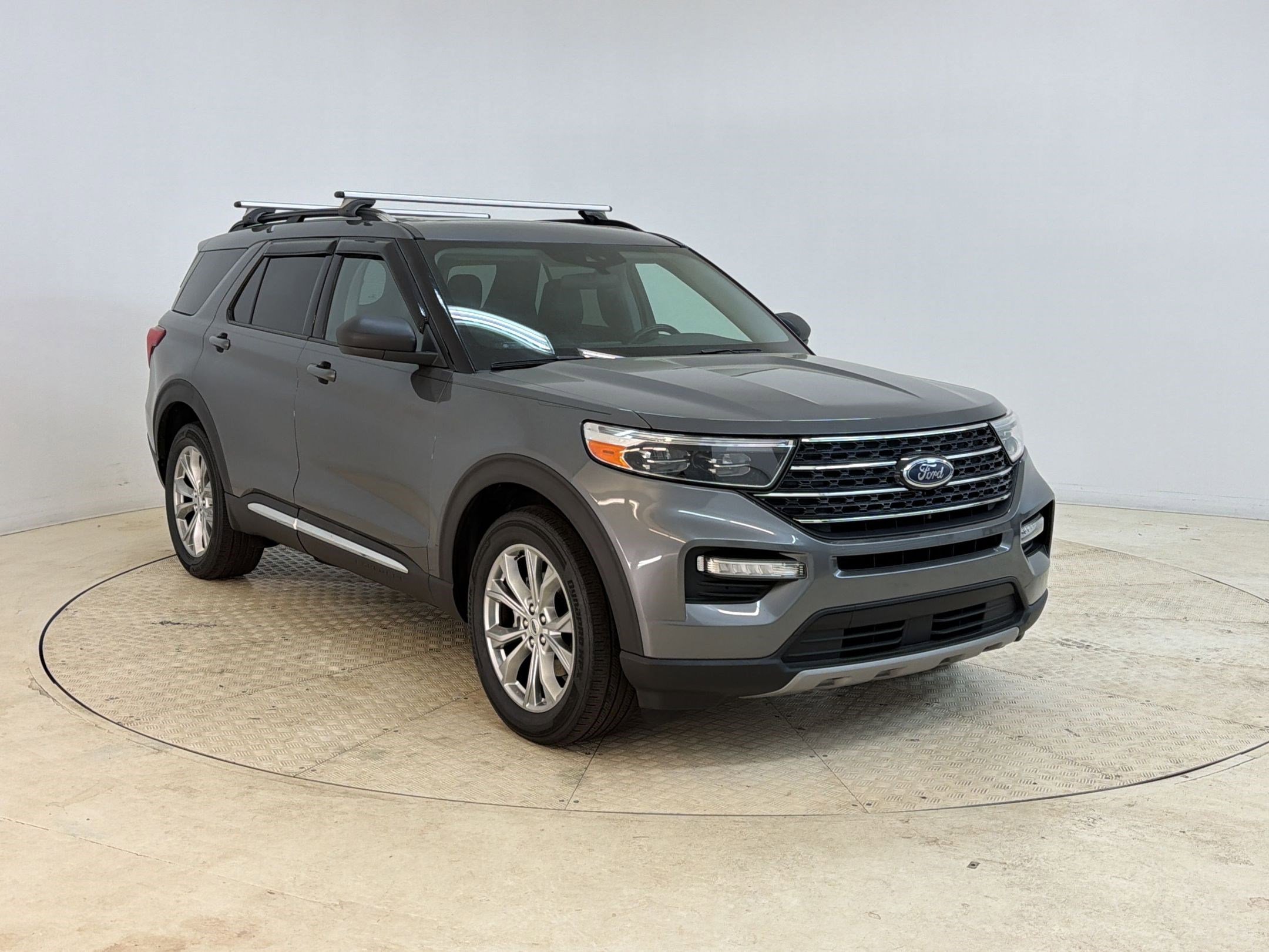 Used 2021 Ford Explorer XLT w/ Equipment Group 202A AWD/4WD image 7