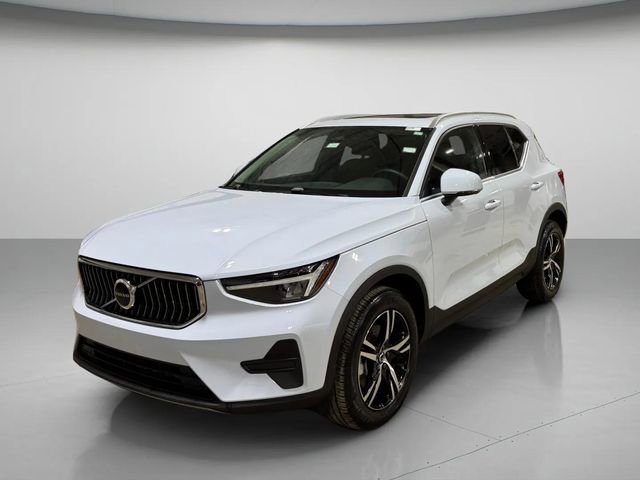 Used 2025 Volvo XC40 B5 Core AWD/4WD image 8