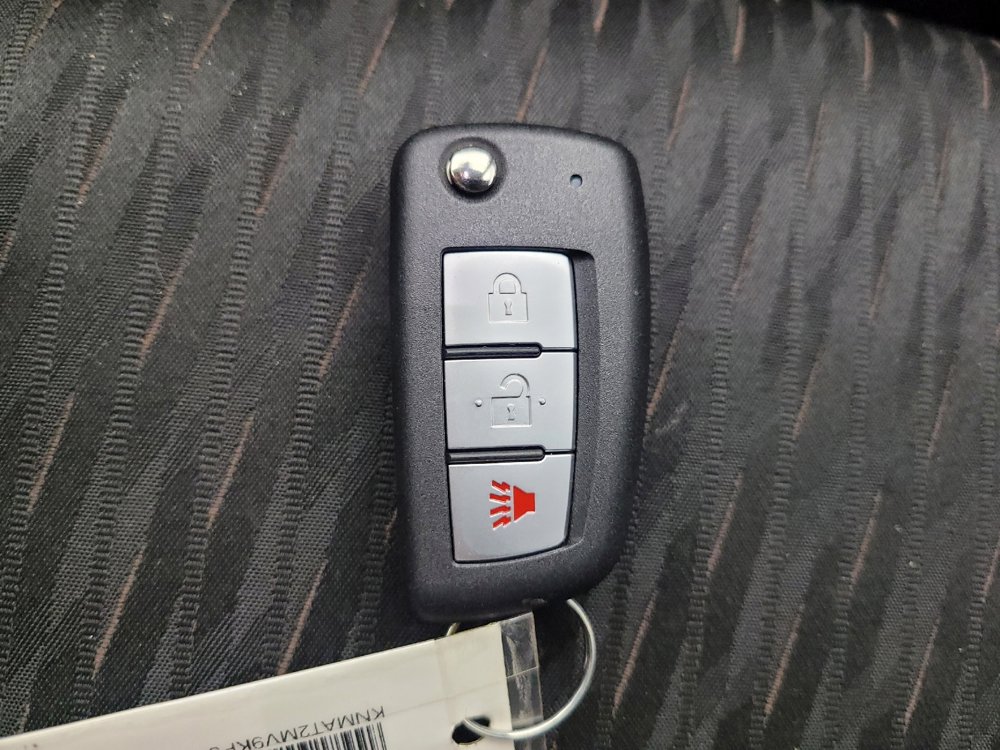 Used 2019 Nissan Rogue S image 32