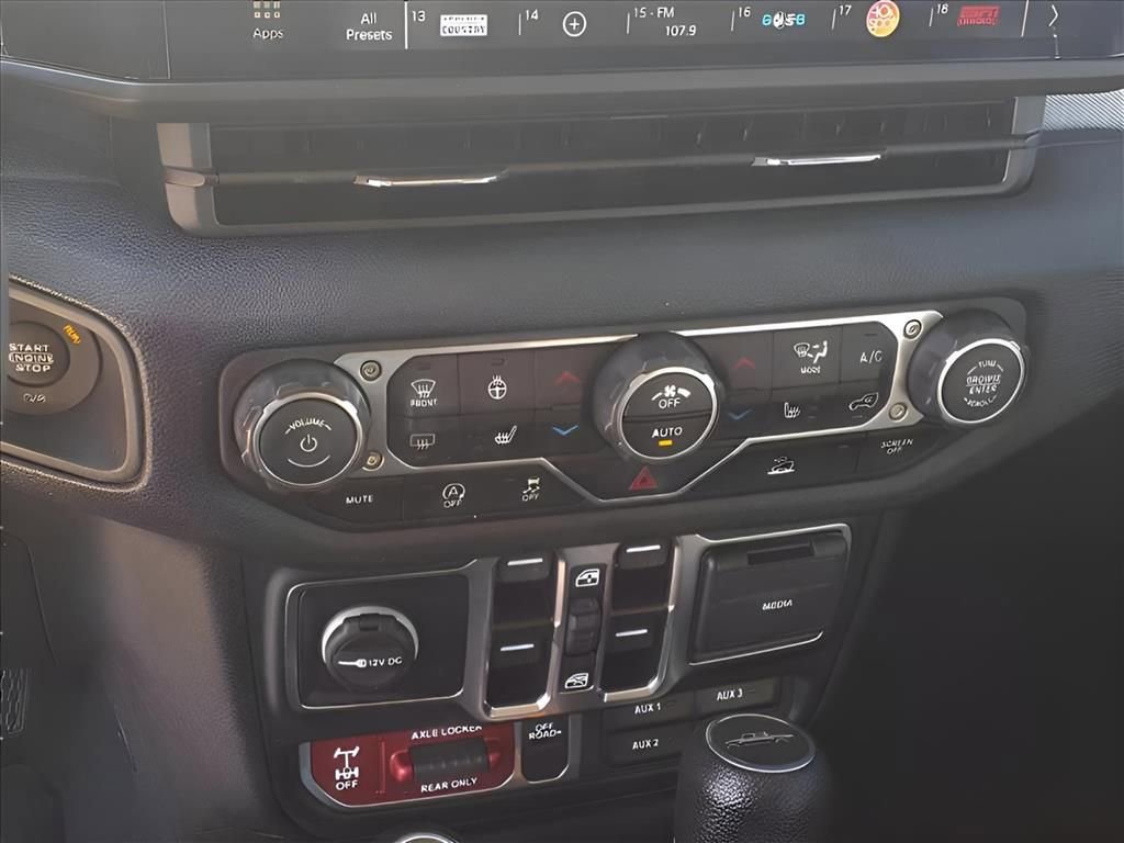 Used 2024 Jeep Gladiator Willys image 9