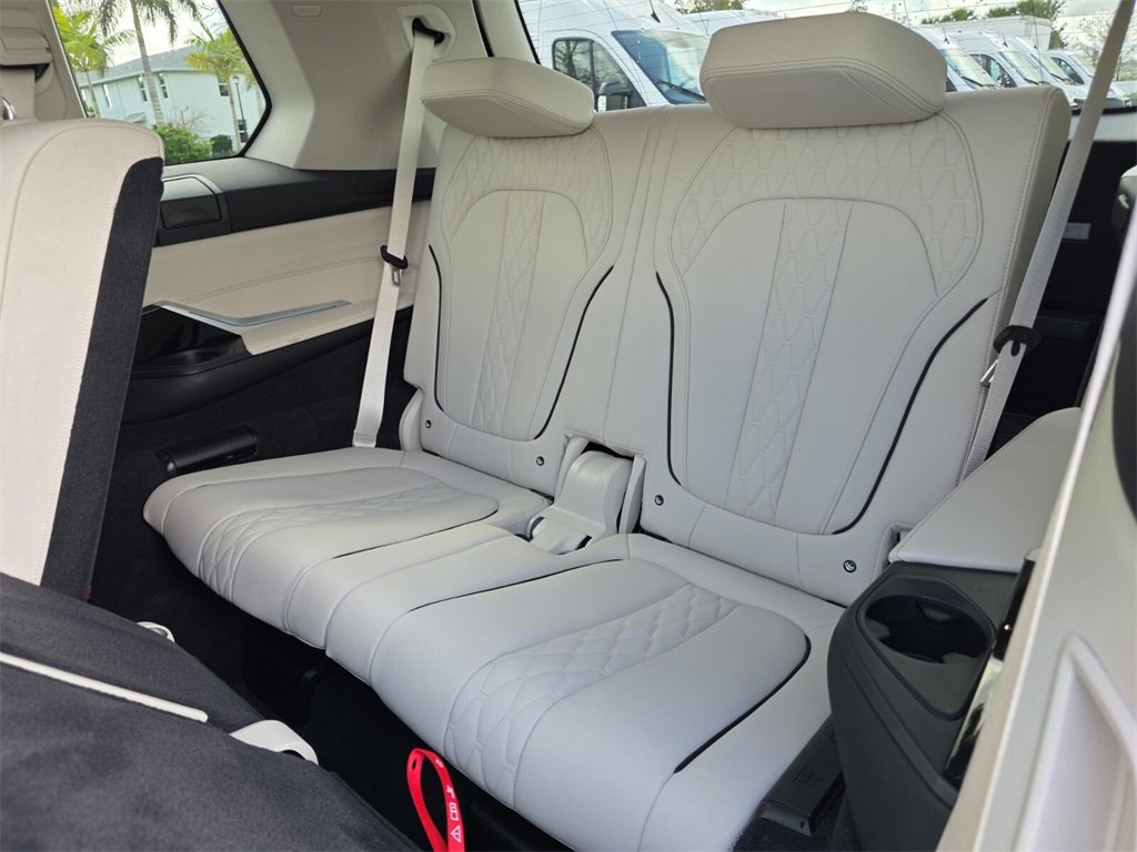 Used 2022 BMW X7 xDrive40i w/ Premium Package image 18