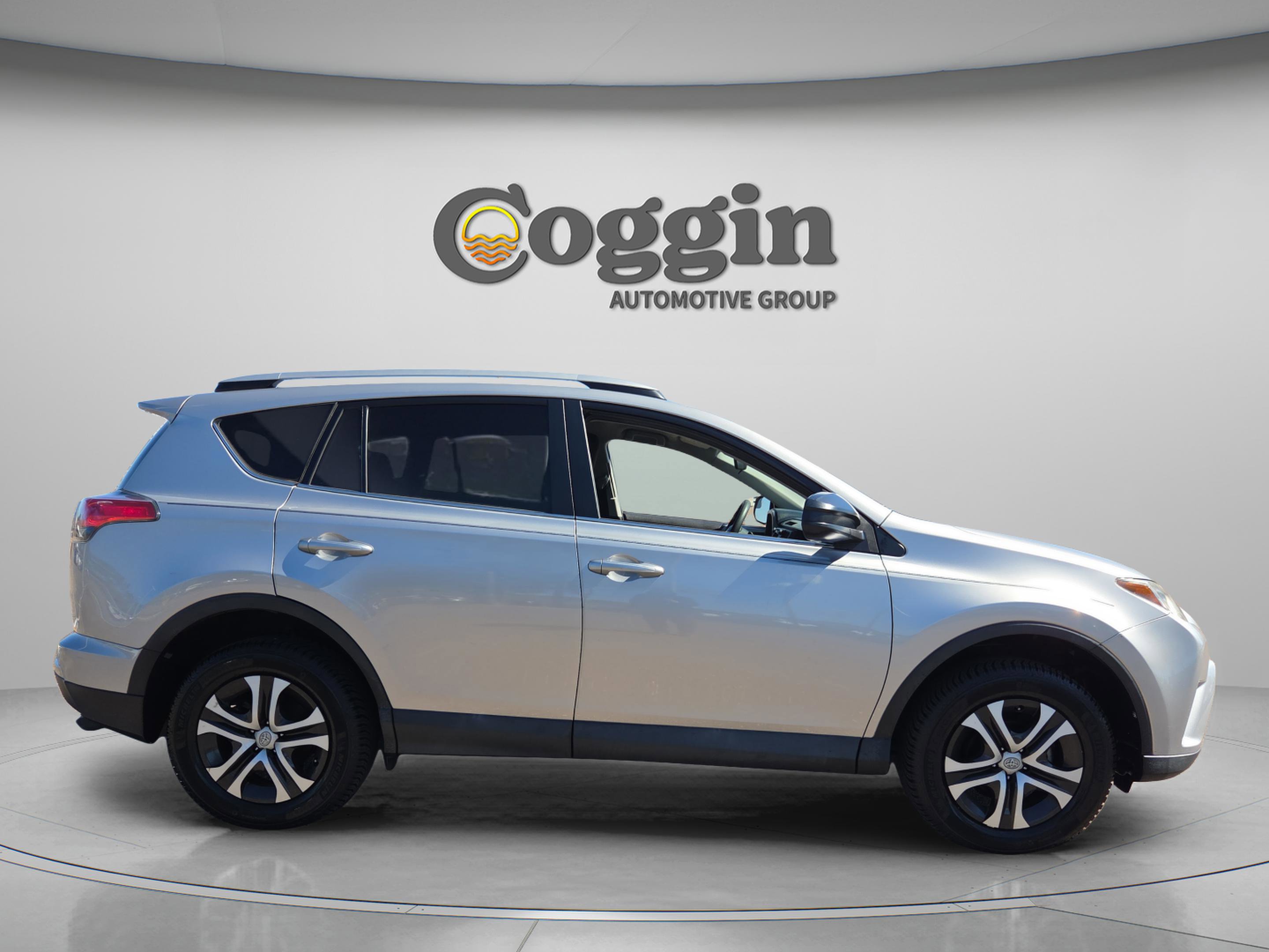 Used 2016 Toyota RAV4 LE image 7