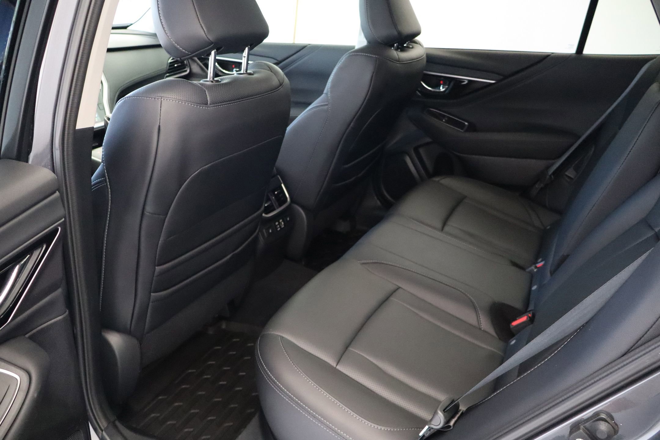 Used 2025 Subaru Outback Touring w/ Popular Package #2 image 27