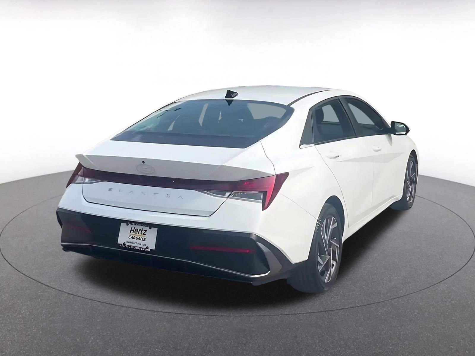 Used 2025 Hyundai Elantra SEL FWD image 14