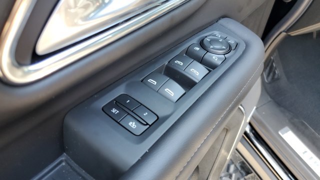 Used 2023 Chevrolet Tahoe Z71 w/ Luxury Package AWD/4WD image 7