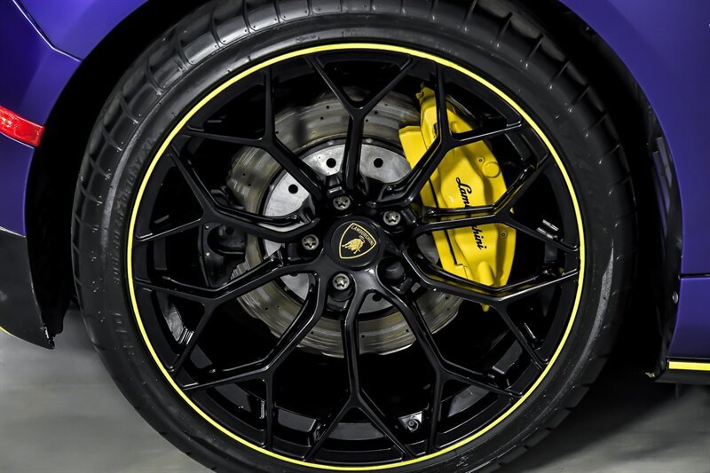 Used 2021 Lamborghini Huracan EVO RWD image 16