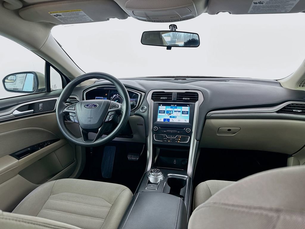 Used 2017 Ford Fusion SE w/ Fusion SE Technology Package image 21