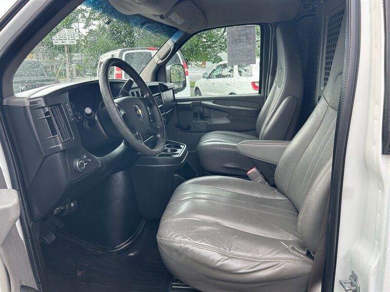 Used 2013 Chevrolet Express 2500 RWD image 9