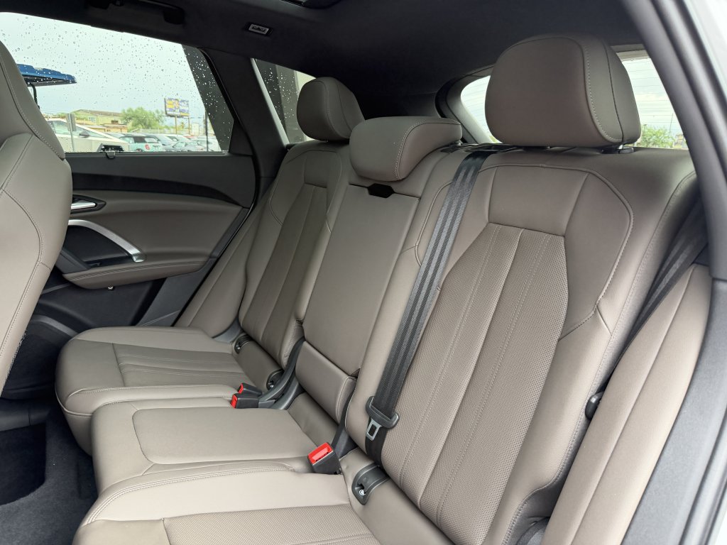 Used 2025 Audi Q5 Premium Plus w/ Premium Plus AWD/4WD image 36