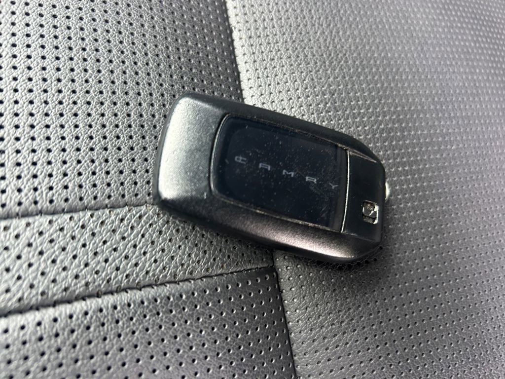 Used 2025 Toyota Camry XLE image 33