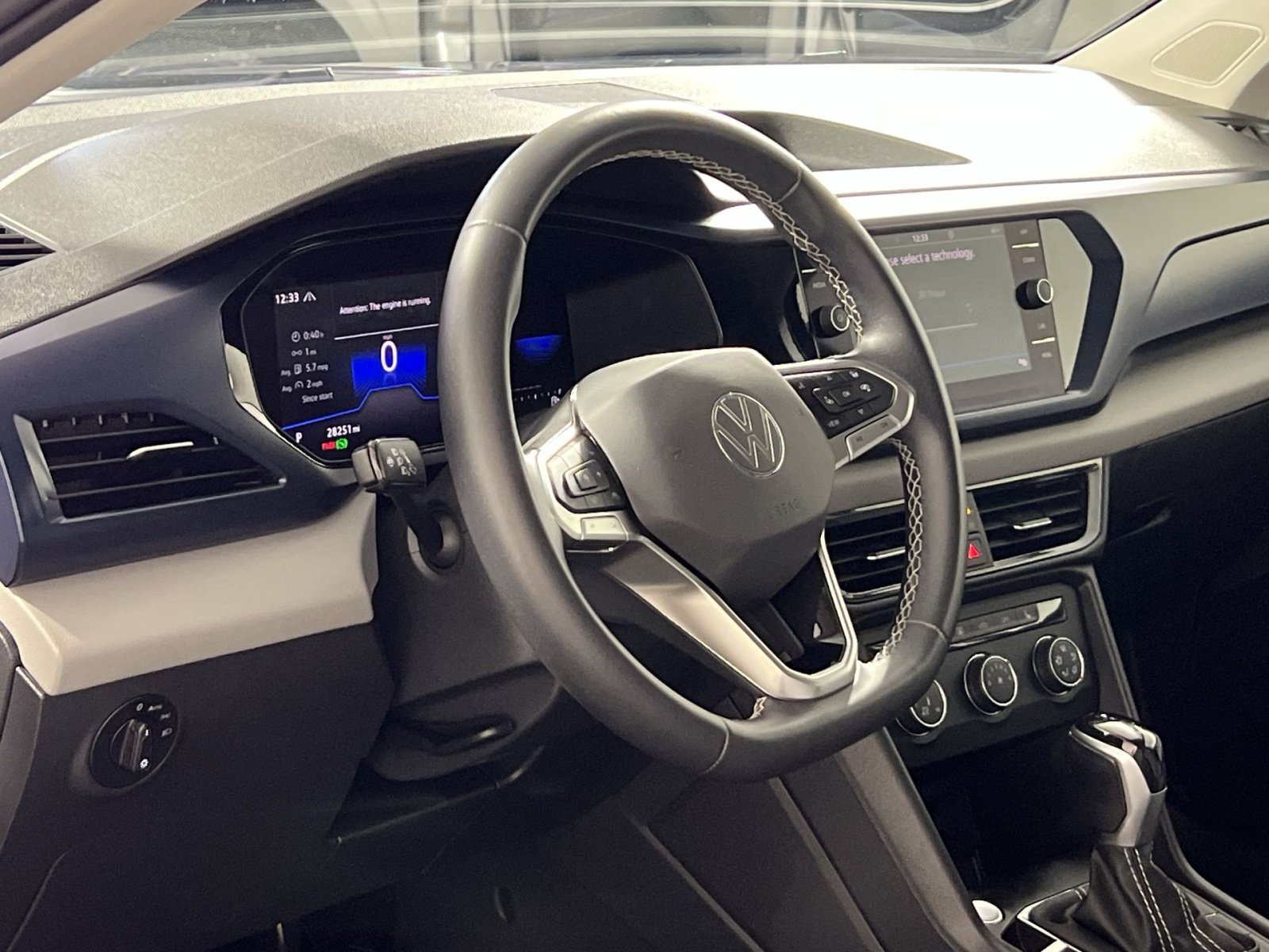 Used 2022 Volkswagen Taos SE w/ Driver Assistance Package AWD/4WD image 16