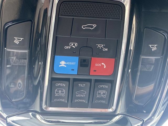 Used 2022 Jeep Grand Cherokee L Summit w/ Advanced Protech Group IV AWD/4WD image 45
