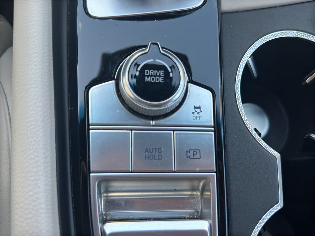 Used 2025 Genesis G70 2.5T RWD image 24
