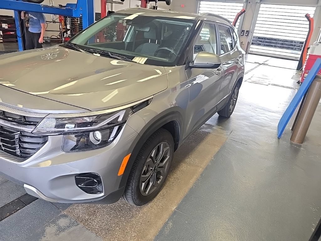 Used 2024 Kia Seltos S AWD/4WD image 2