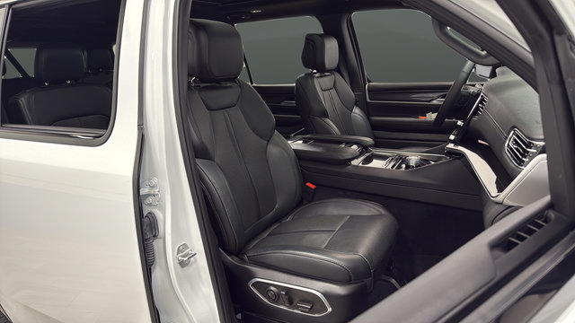 Used 2024 Jeep Wagoneer 4WD w/ Premium Group I image 24