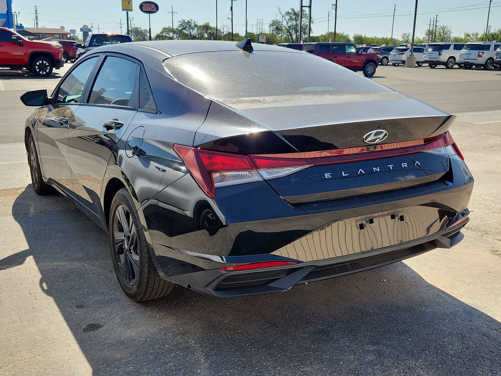 Used 2022 Hyundai Elantra SEL w/ Convenience Package FWD image 2