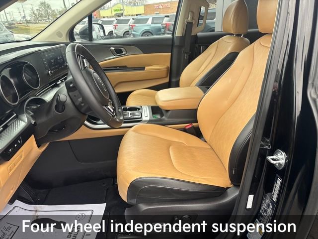 Used 2024 Kia Carnival LX image 13