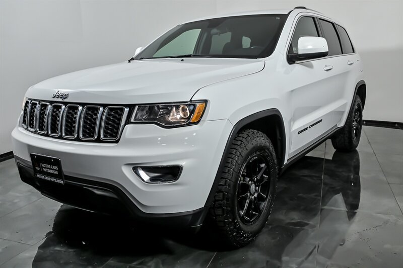 Used 2019 Jeep Grand Cherokee Laredo AWD/4WD image 5