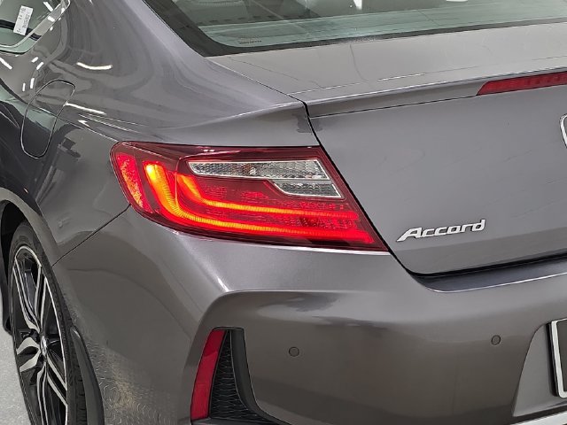 Used 2017 Honda Accord Touring image 34