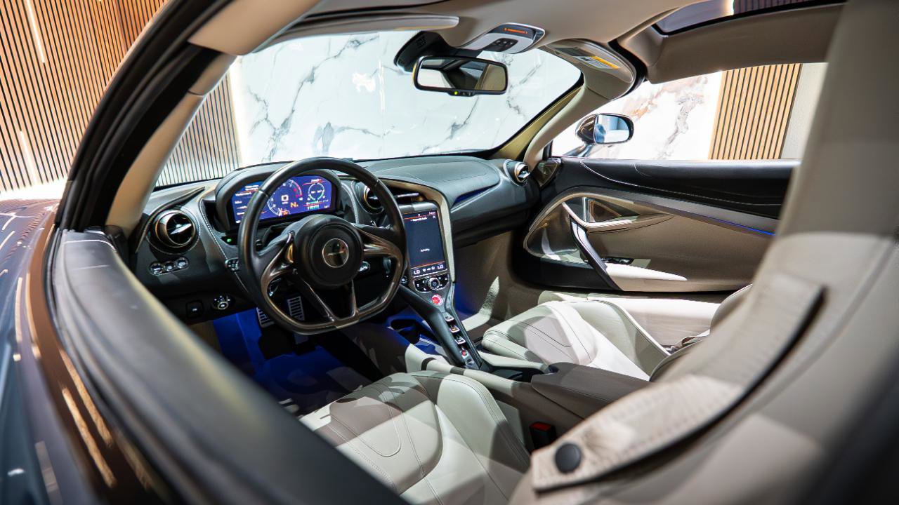 Used 2018 McLaren 720S Luxury RWD image 9