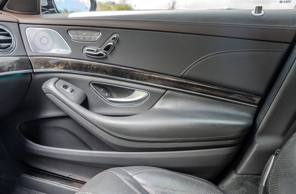 Used 2019 Mercedes-Benz S 560 Sedan w/ AMG Line Exterior image 24