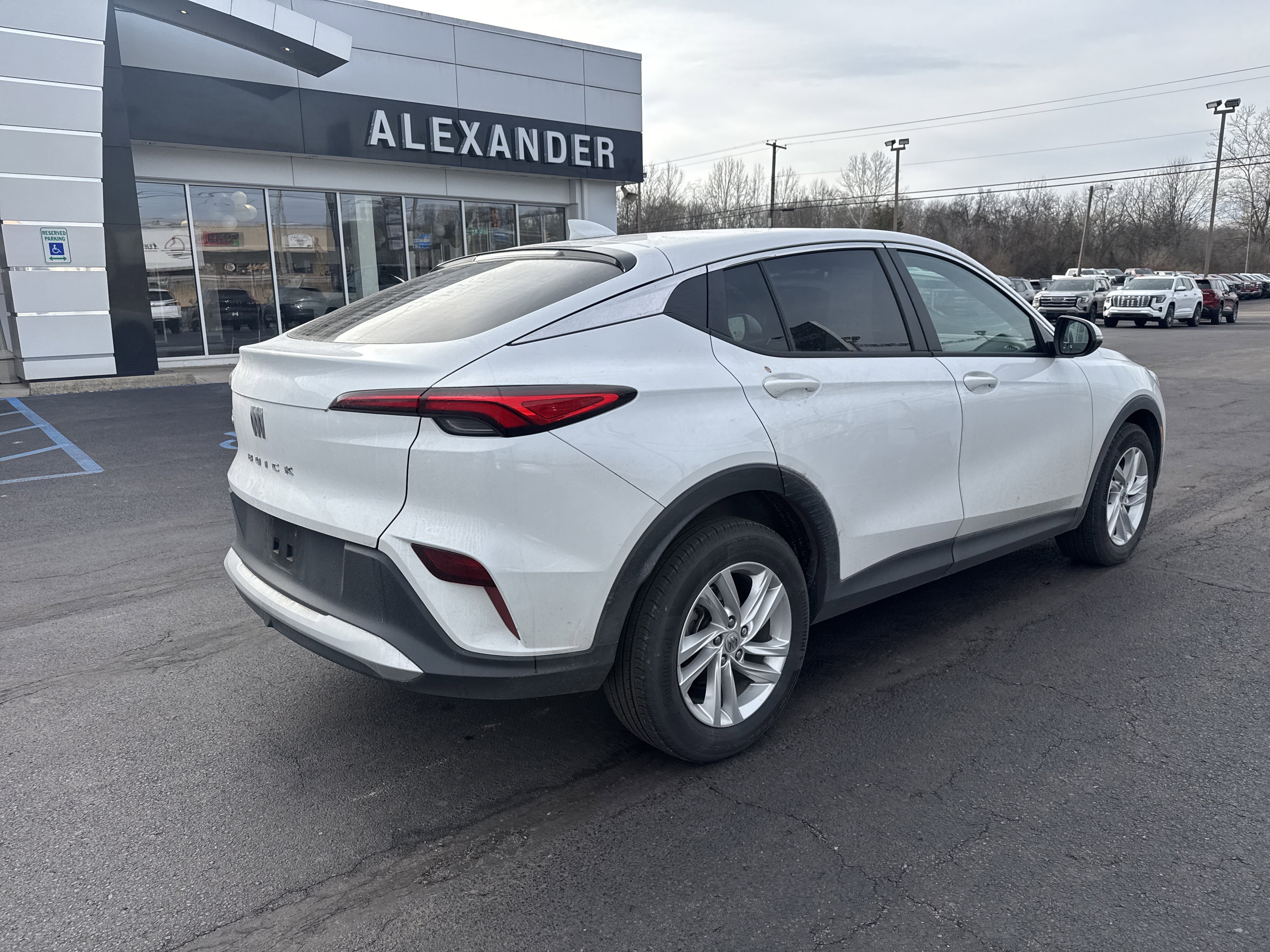 Used 2024 Buick Envista Preferred w/ Advanced Safety Package video 3