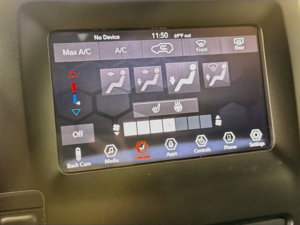 Used 2019 Jeep Cherokee Latitude Plus FWD image 19