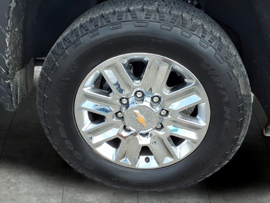 Used 2024 Chevrolet Silverado 3500 High Country w/ High Country Premium Package AWD/4WD image 2