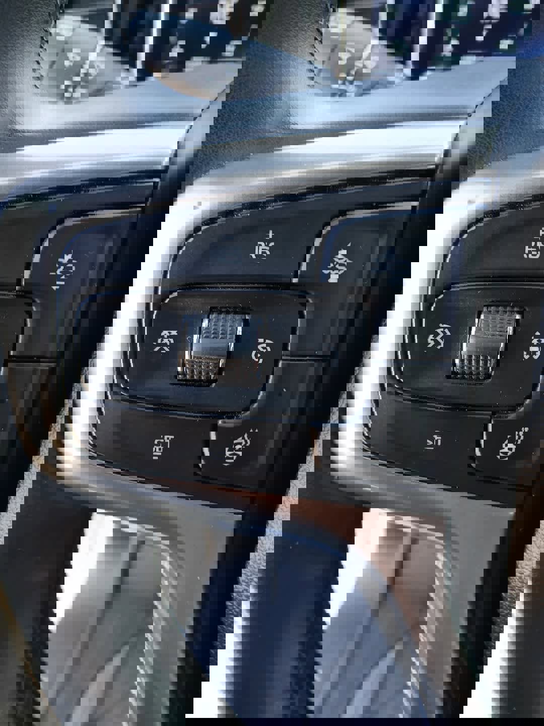 Used 2024 Chevrolet Silverado 2500 LTZ w/ LTZ Convenience Package image 17