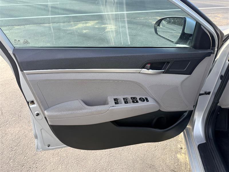 Used 2019 Hyundai Elantra SE image 10