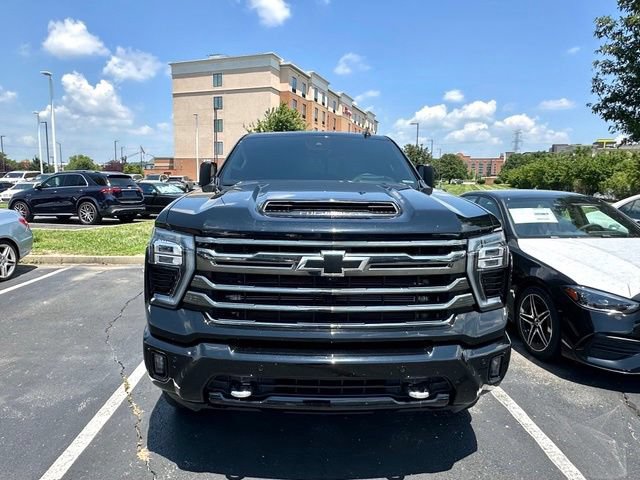 Used 2024 Chevrolet Silverado 3500 High Country w/ Technology Package AWD/4WD image 3