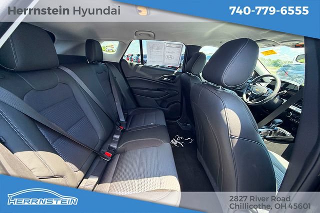 Used 2025 Chevrolet Trax LT FWD image 24