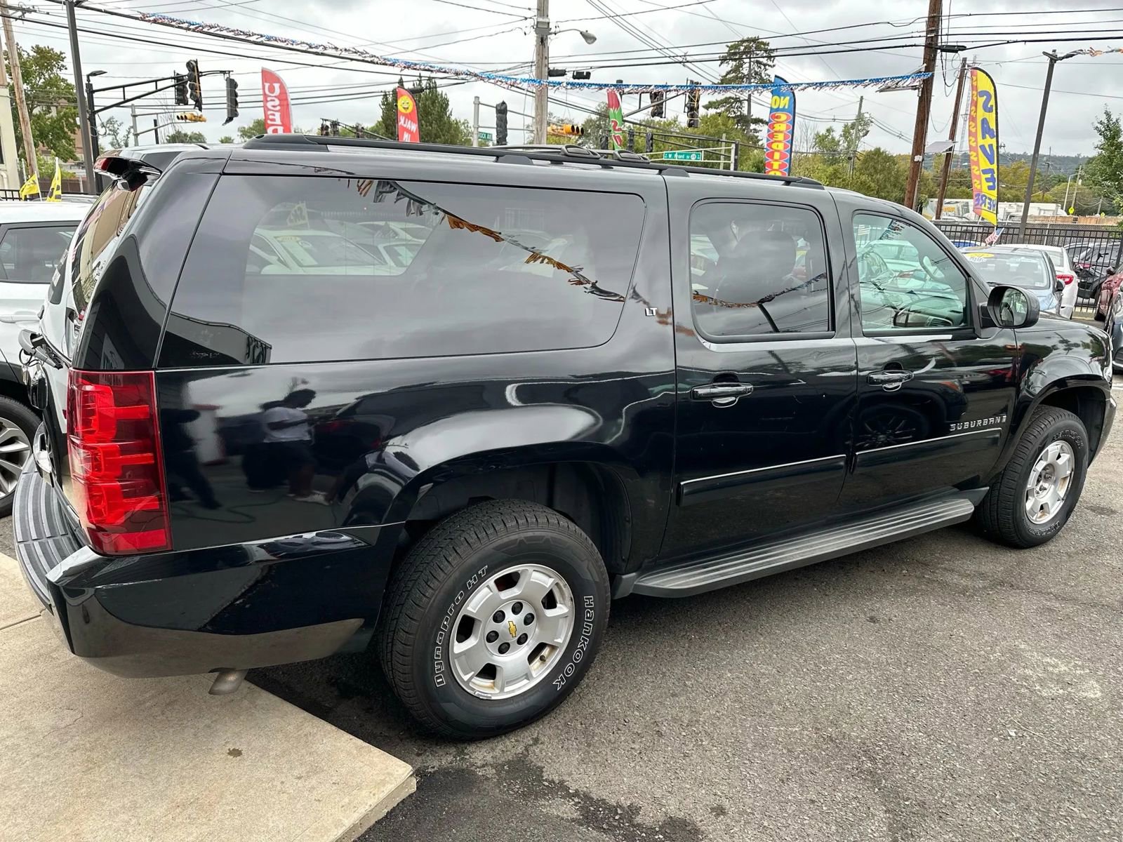 Used 2009 Chevrolet Suburban LT image 4