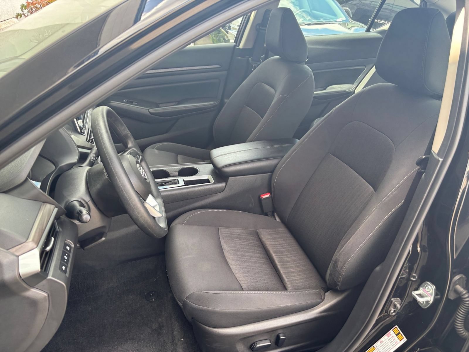 Used 2025 Nissan Altima 2.5 SV FWD image 37