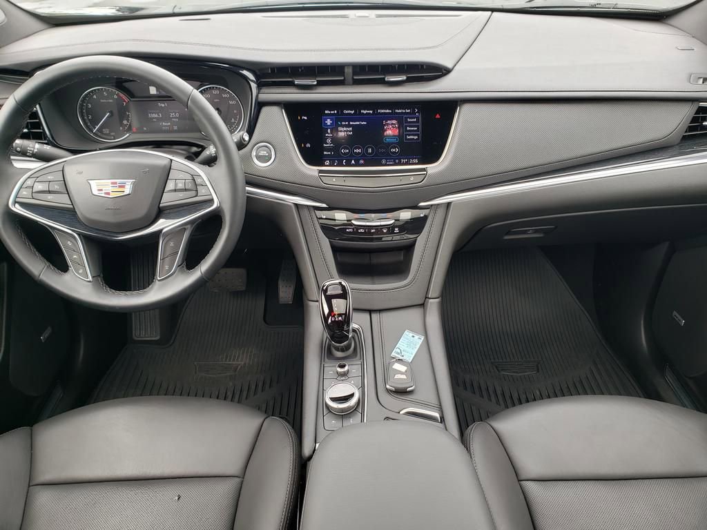 Used 2025 Cadillac XT5 Premium Luxury image 18