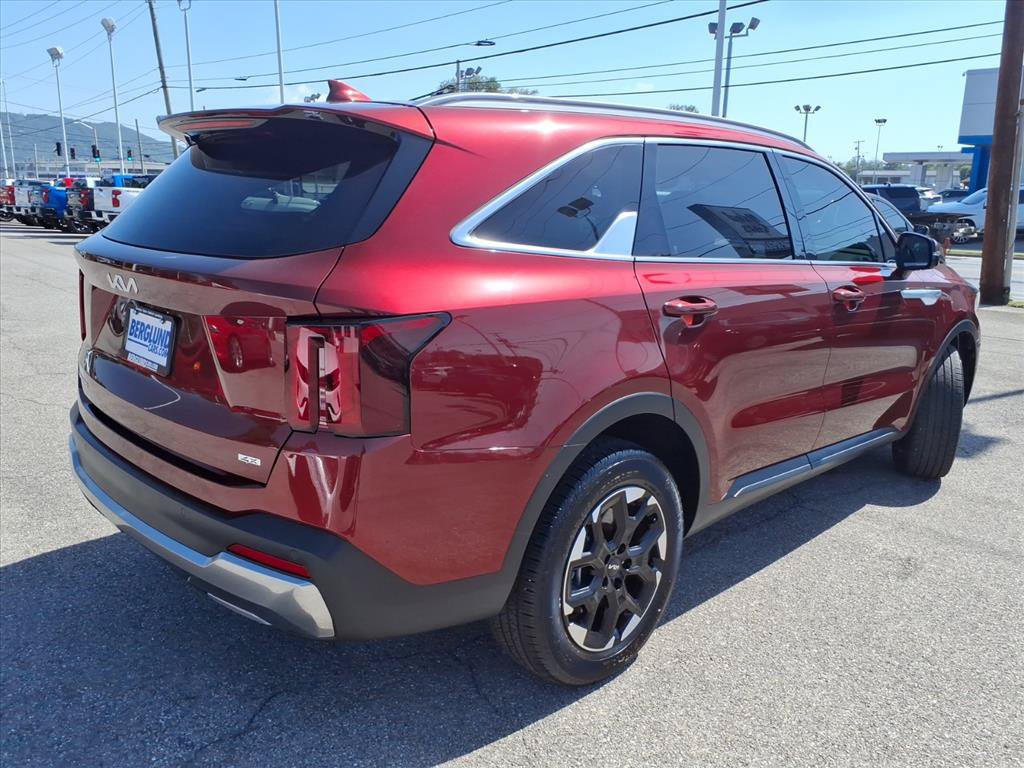 Used 2024 Kia Sorento S AWD/4WD image 4