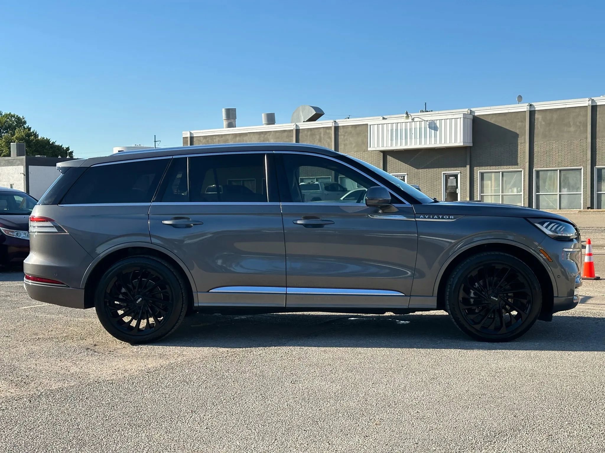 Used 2021 Lincoln Aviator Reserve w/ Equipment Group 208A image 8