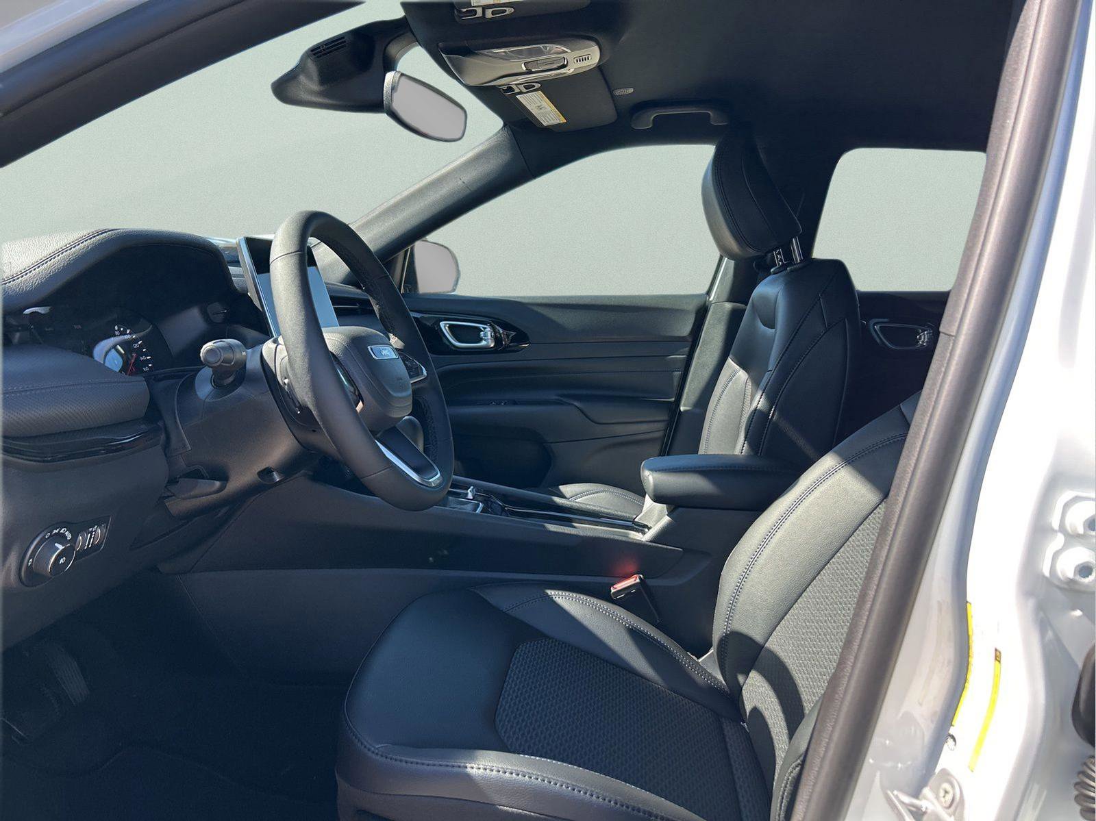 New 2026 Jeep Compass Latitude image 23