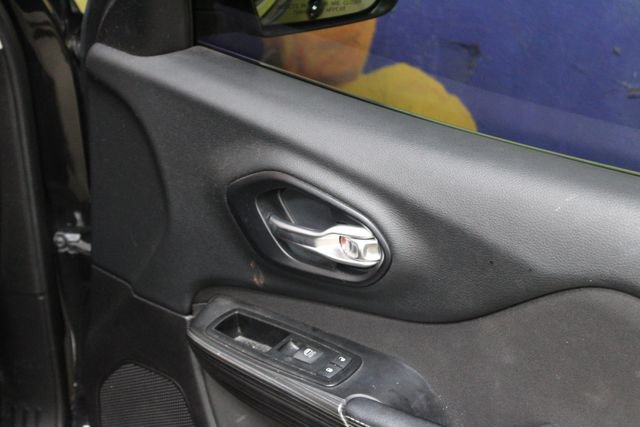 Used 2014 Jeep Cherokee Latitude FWD image 11