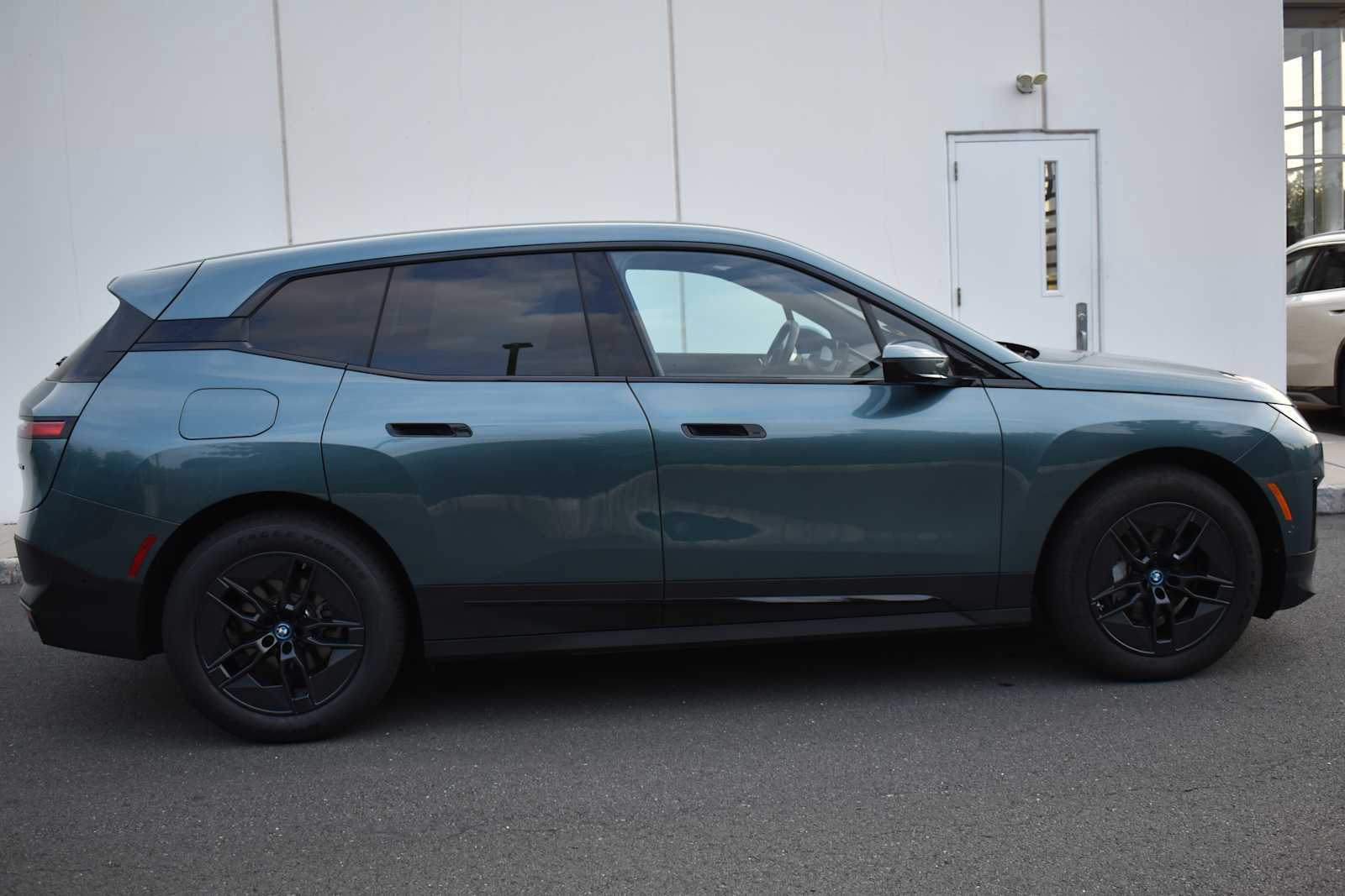 Used 2024 BMW iX xDrive50 AWD/4WD image 7