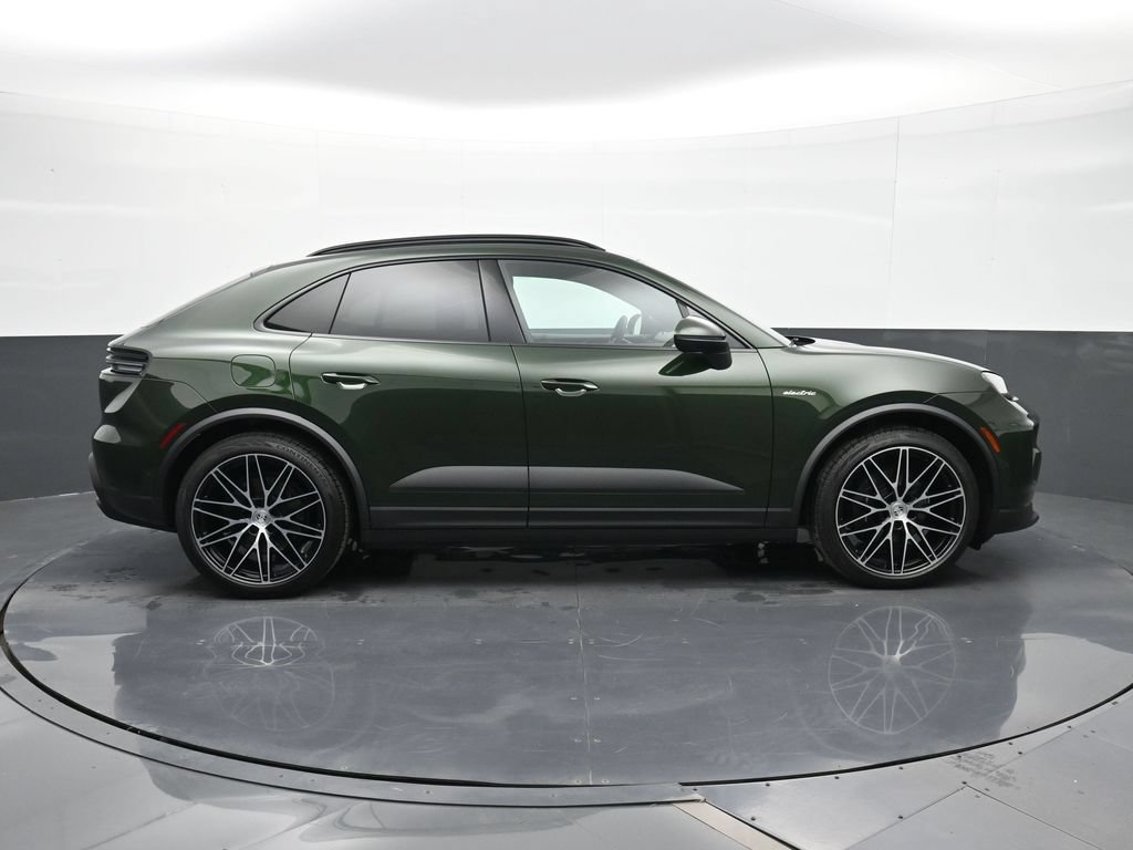 Certified 2025 Porsche Macan Electric RWD image 25