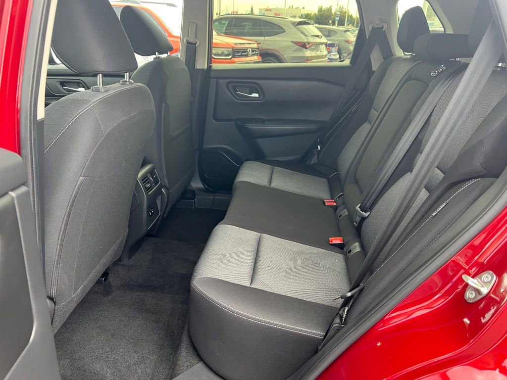 Used 2024 Nissan Rogue SV image 29