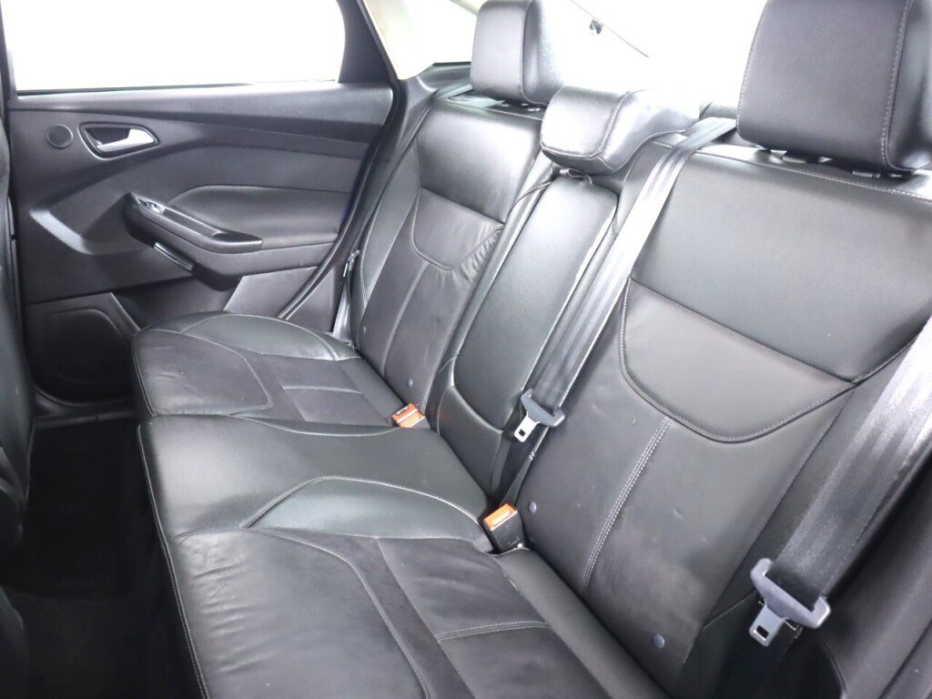 Used 2018 Ford Focus Titanium w/ Titanium Technology Package FWD image 35