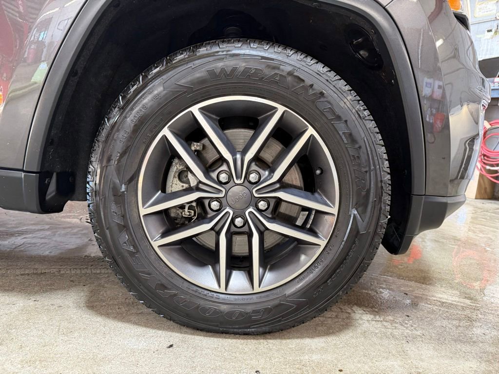 Used 2021 Jeep Grand Cherokee Limited AWD/4WD image 37