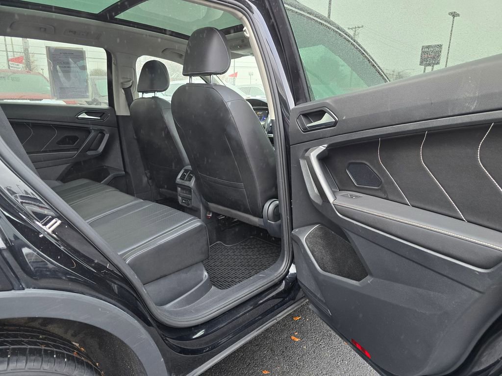 Used 2022 Volkswagen Tiguan SE image 15