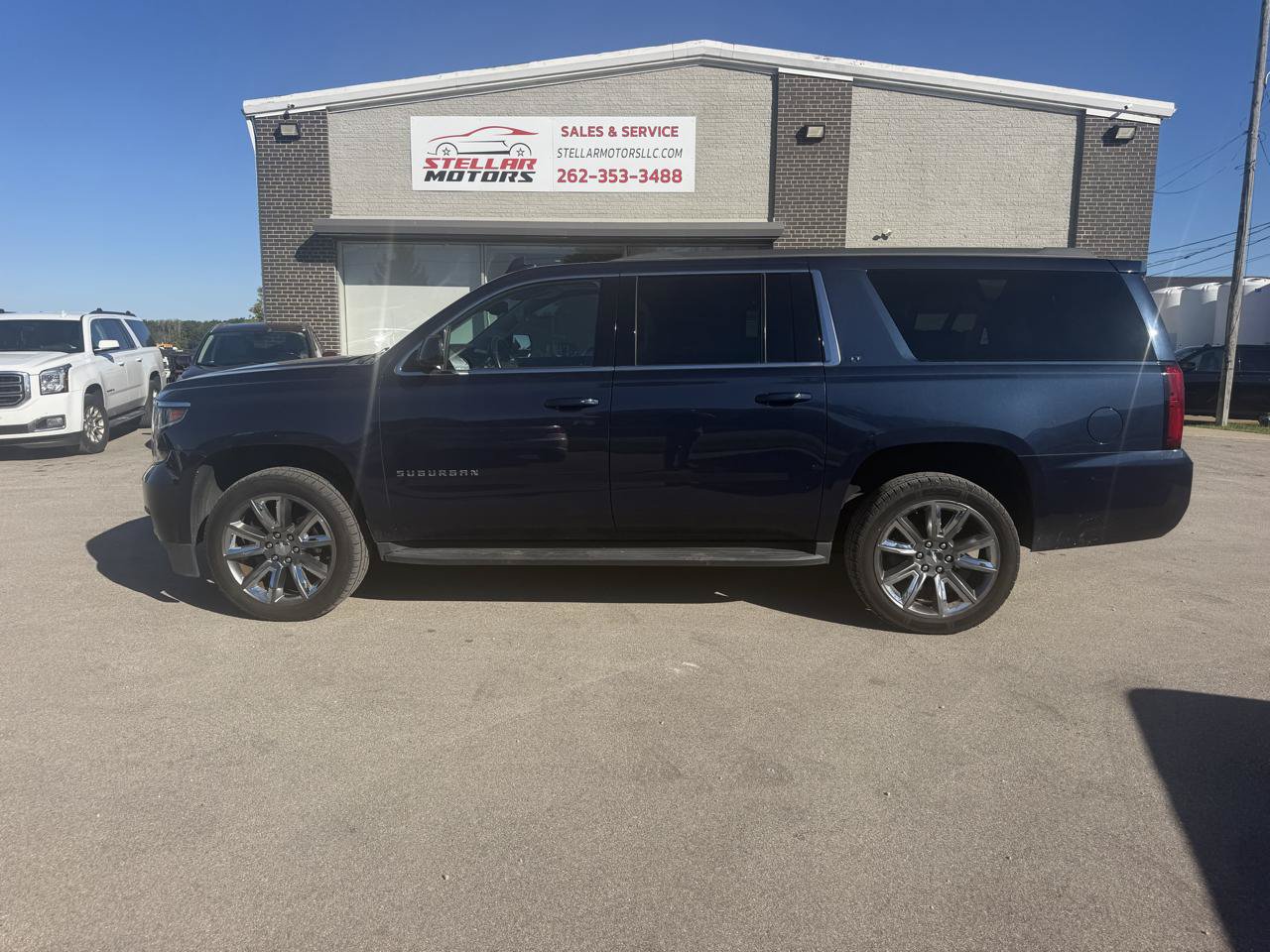 Used 2020 Chevrolet Suburban LT AWD/4WD image 3