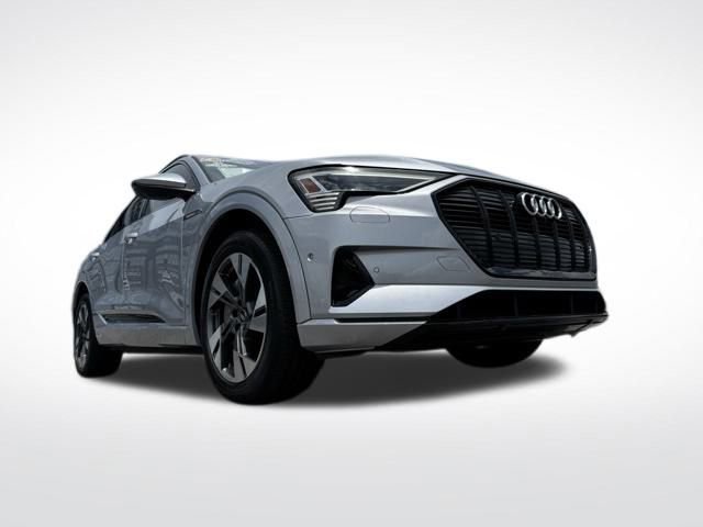 Used 2022 Audi e-tron Premium w/ Convenience Plus Package image 52