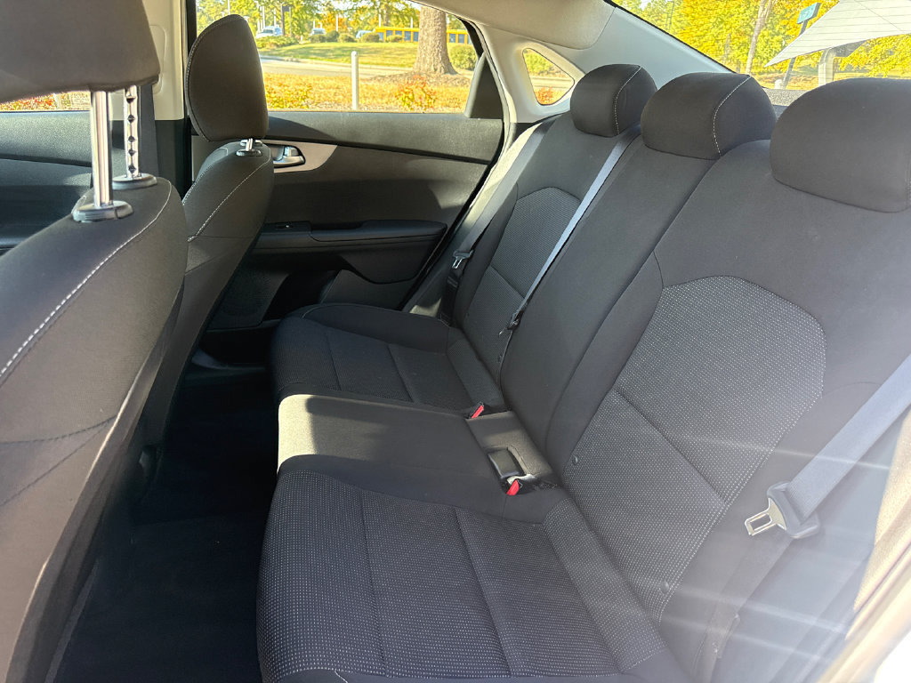 Used 2020 Kia Forte LXS FWD image 31