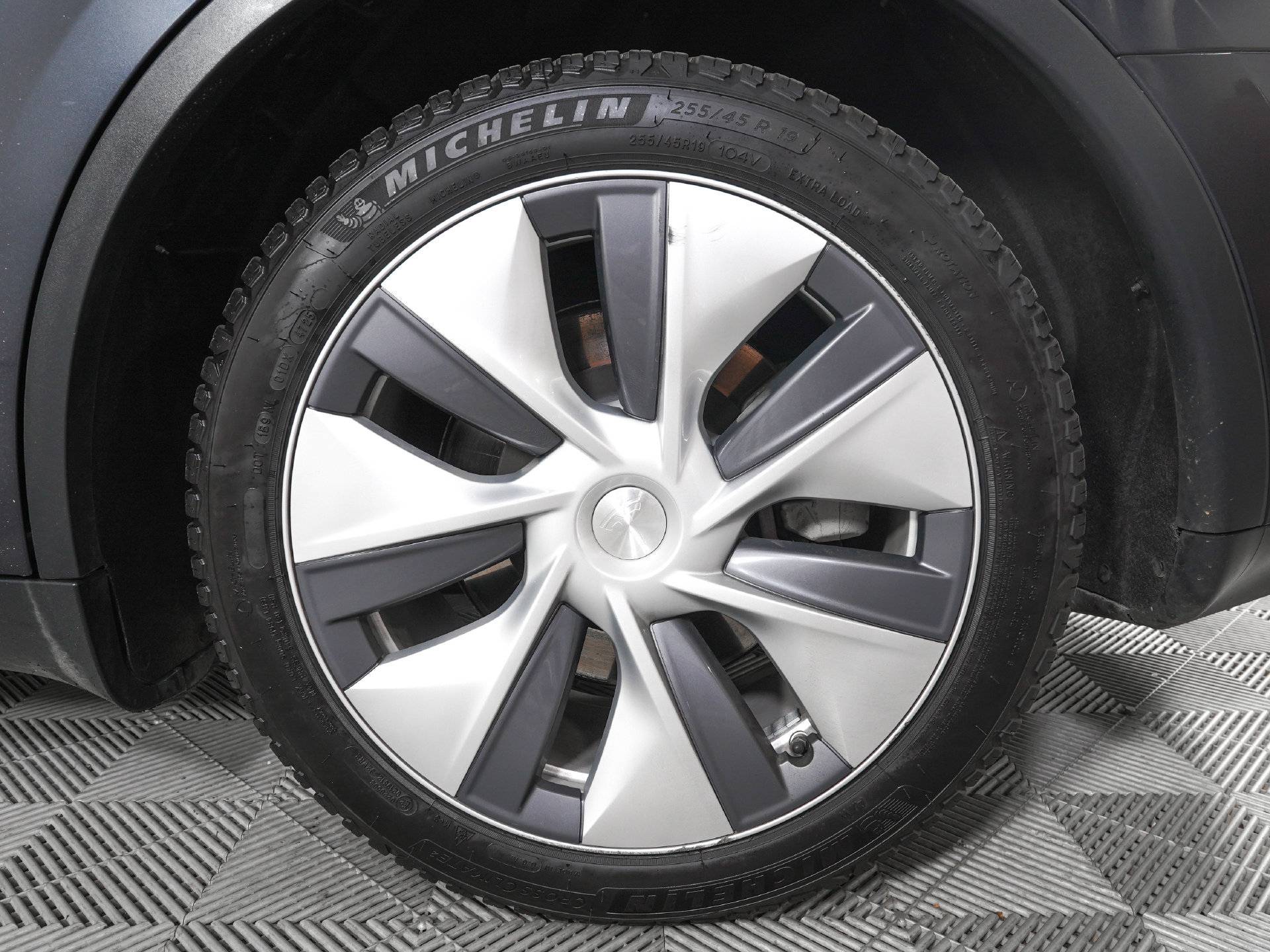 Used 2024 Tesla Model Y Long Range AWD/4WD image 36