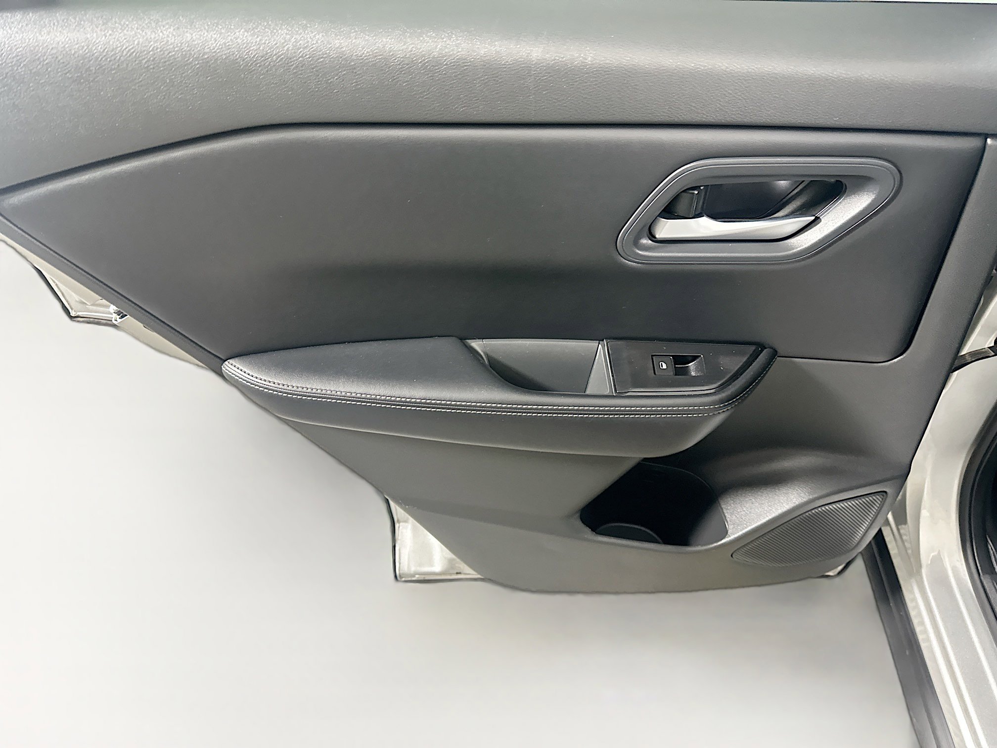 Used 2025 Nissan Rogue SV FWD image 26